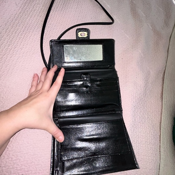 Vintage Leather Crossbody - Picture 4 of 4